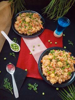 विंटर स्पेशल वेजिटेबल नमकीन खिचड़ी (Winter special vegetable namkeen khichdi recipe in Hindi) रेसिपी मुख्य फोटो