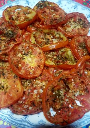 Una foto de Tomates🍅 acompaña tutti.
