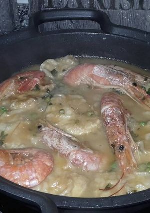 Una foto de Merluza en salsa con gambas