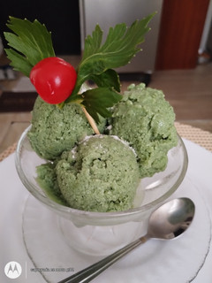 Una foto de Helado de Aguacate y Spirulina