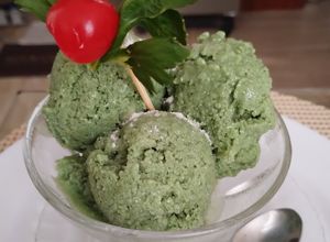 Una foto de Helado de Aguacate y Spirulina