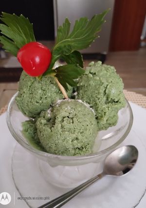 Una foto de Helado de Aguacate y Spirulina