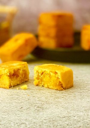 A picture of Pineapple Cakes.