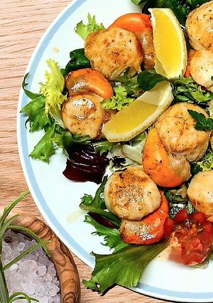 A picture of Sea scallops in soy sauce.