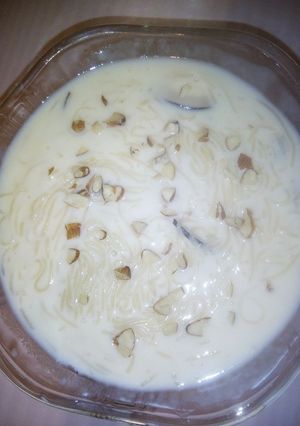 मीठी सेवइयां (meethi seviyan recipe in Hindi) रेसिपी मुख्य फोटो
