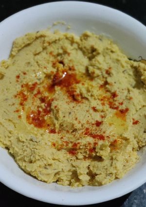 A picture of Hummus.