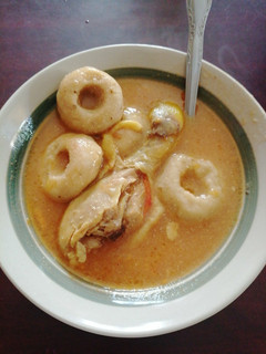 Una foto de Caldo de pollo con bolitas de masa
