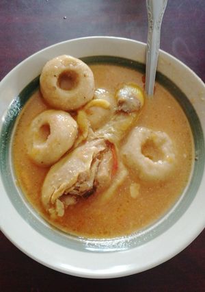 Una foto de Caldo de pollo con bolitas de masa