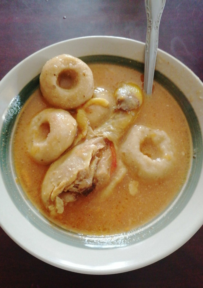 Una foto de Caldo de pollo con bolitas de masa