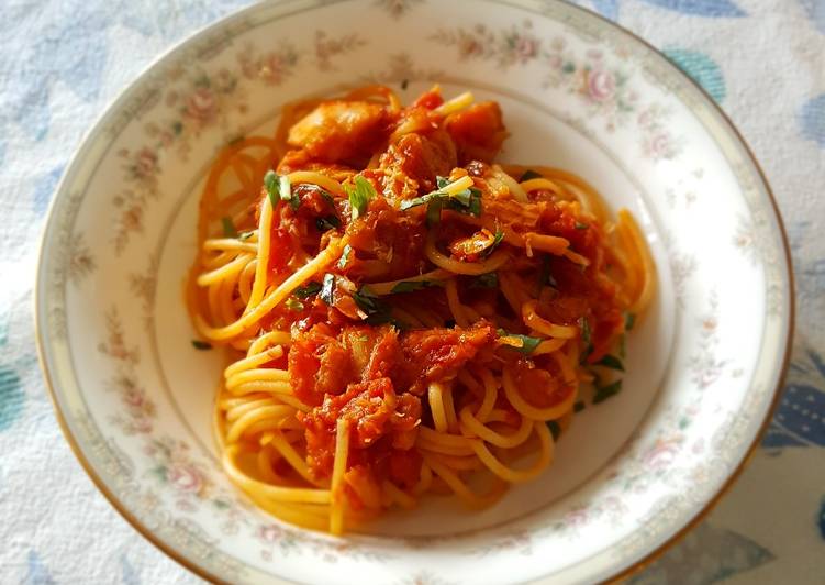鹽鱈魚乾紅醬義大利麵 Spaghetti con Bacalao y Salsa di Pomodoro