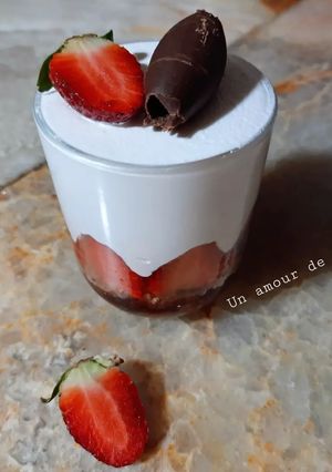 Une photo de Verrine façon fraisier 🍓
