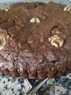 Una foto de Brownie de chocolate con nueces en Mambo