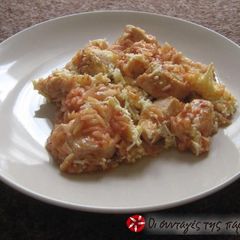 A picture of Giouvetsi with chicken.