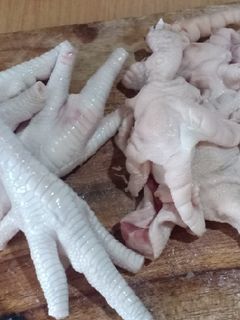 Foto resep Tips Memisahkan Ceker Ayam dari Tulangnya