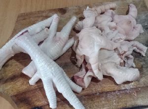 Foto resep Tips Memisahkan Ceker Ayam dari Tulangnya