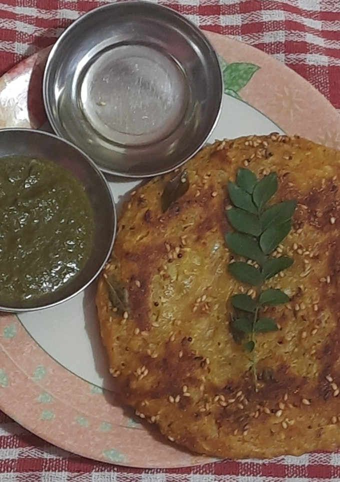सूजी और लौकी का इंस्टैंट हांडवा(suji aur lauki ka handwa recipe in hindi) रेसिपी मुख्य फोटो