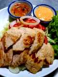 สลัดไก่อบ