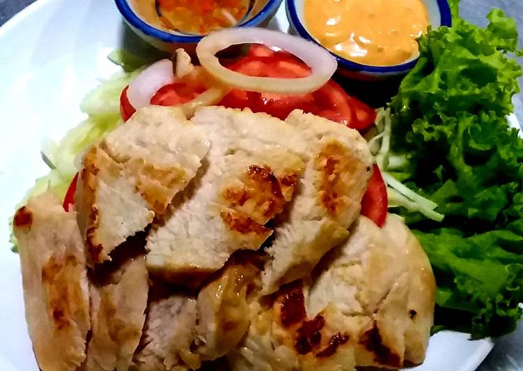 สลัดไก่อบ