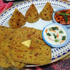A picture of Methi paratha.