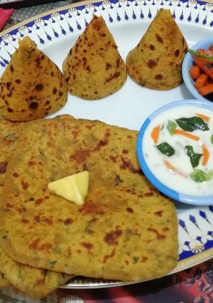 A picture of Methi paratha.