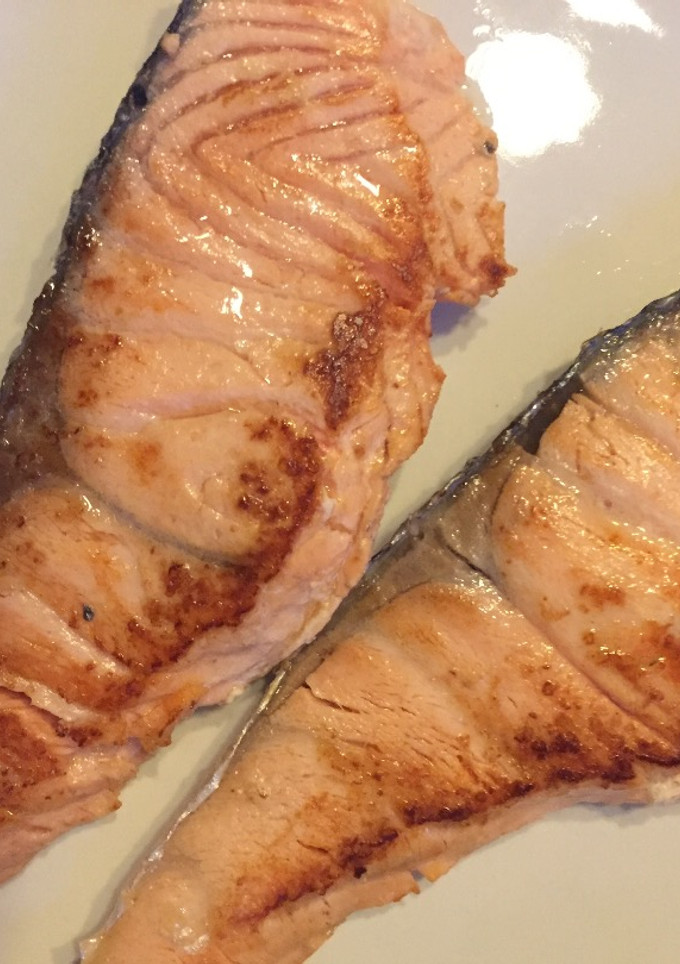 Una foto de Salmón a la plancha con jengibre