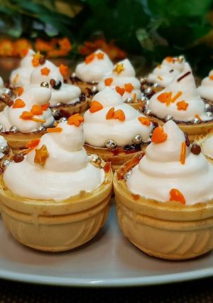 Фото Вкусные пирожные из готовых вафельных тарталеток.