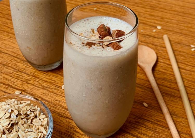 Almond Oatmeal Smoothies