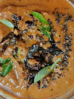 குடைமிளகாய், தக்காளி சட்னி (Kudamilakaai thakkali chutney recipe in tamil) செய்முறை முக்கிய புகைப்படம்