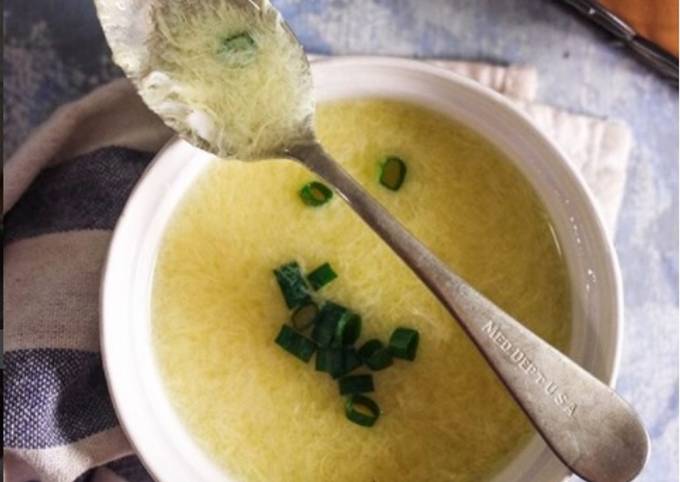 Cara Praktis Menyiapkan Simple Egg Drop Soup (Sup Telur), Bikin Ngiler