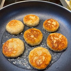 A picture of Syrniki (no eggs).