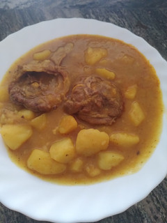 Una foto de Guisado de patatas con cuello de cordero