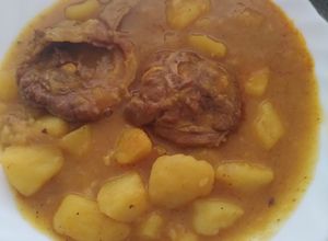 Una foto de Guisado de patatas con cuello de cordero