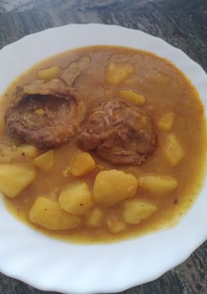 Una foto de Guisado de patatas con cuello de cordero