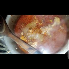 A picture of Chicken with peas.