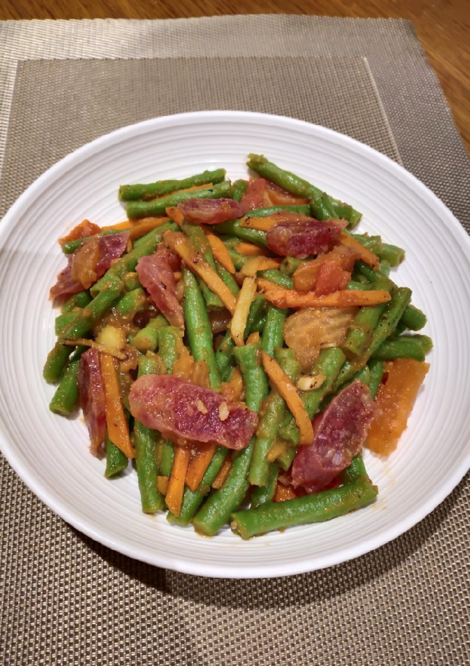 A picture of String Beans with Chinese Sausage.