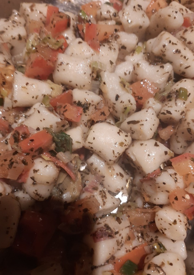 Una foto de Ñoquis con salsa caprese