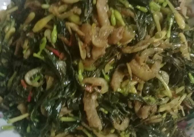 Resep: Tumis daun ubi &amp; bunga pepaya Wajib Dicoba