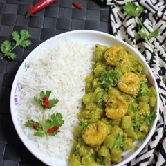 A picture of Lau Shorshe Chingri (Bottle Gourd cooked with Prawns & Mustard Paste).