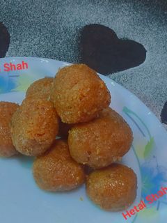 मूगफली ओर नारियल के लड्डू (mungfali nariyal laddu recipe in hindi) रेसिपी मुख्य फोटो