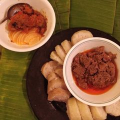 A picture of Chicken Rendang.
