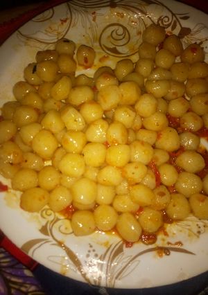 A picture of Dan malele (cassava flour balls).