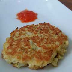 รูปของ Cheesy Cauliflower Patties (Dadar Kembang kol)