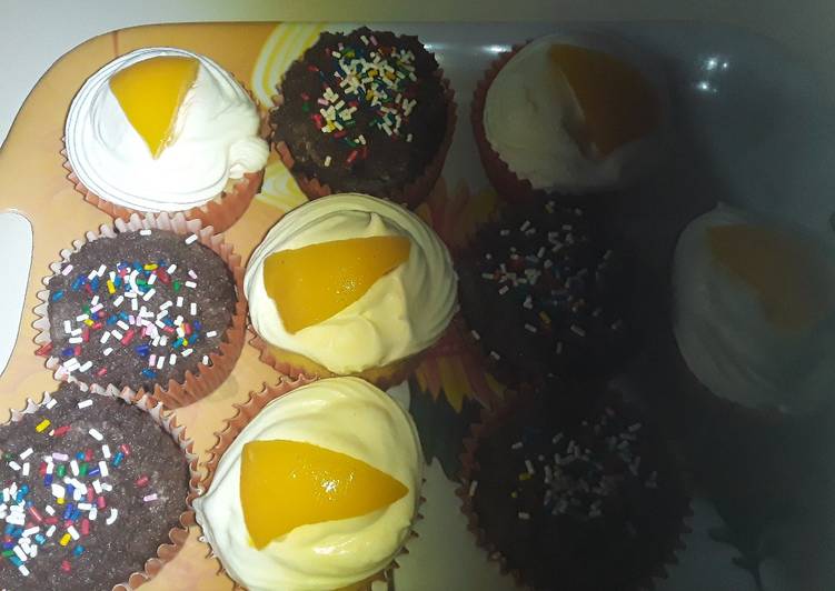 Cupcakes de Vainilla y Chantilly 🍑y Chocolate con Crema Ganache😍