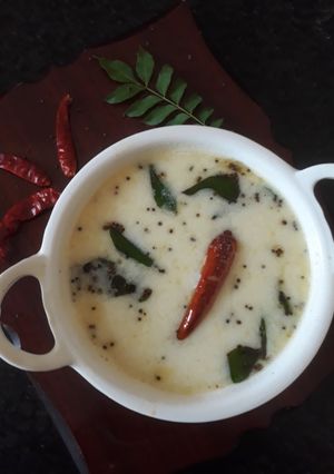 गुजराती कढ़ी (gujrati kadhi recipe in Hindi) रेसिपी मुख्य फोटो