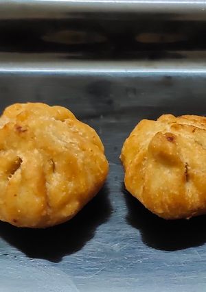फ्राई मोदक (fry modak recipe in Hindi) रेसिपी मुख्य फोटो