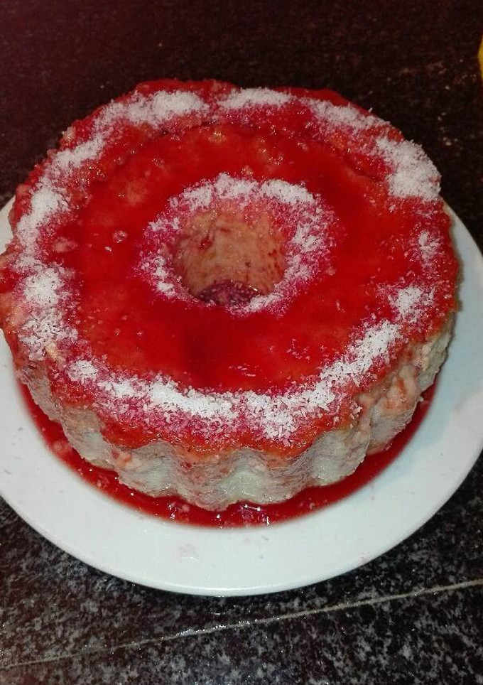 Una foto de Pudín de queso con sirope de fresa