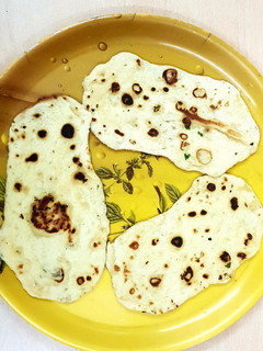 பட்டர் நாண் & கார்லிக் நாண்without yeast ரெஸ்டாரன்ட் ஸ்டைல் நாண் செய்முறை முக்கிய புகைப்படம்