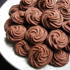 A picture of Piped Cocoa Biscuits.