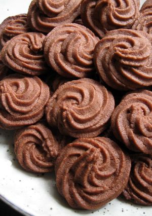 A picture of Piped Cocoa Biscuits.