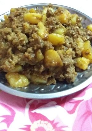 A picture of Keema aloo.